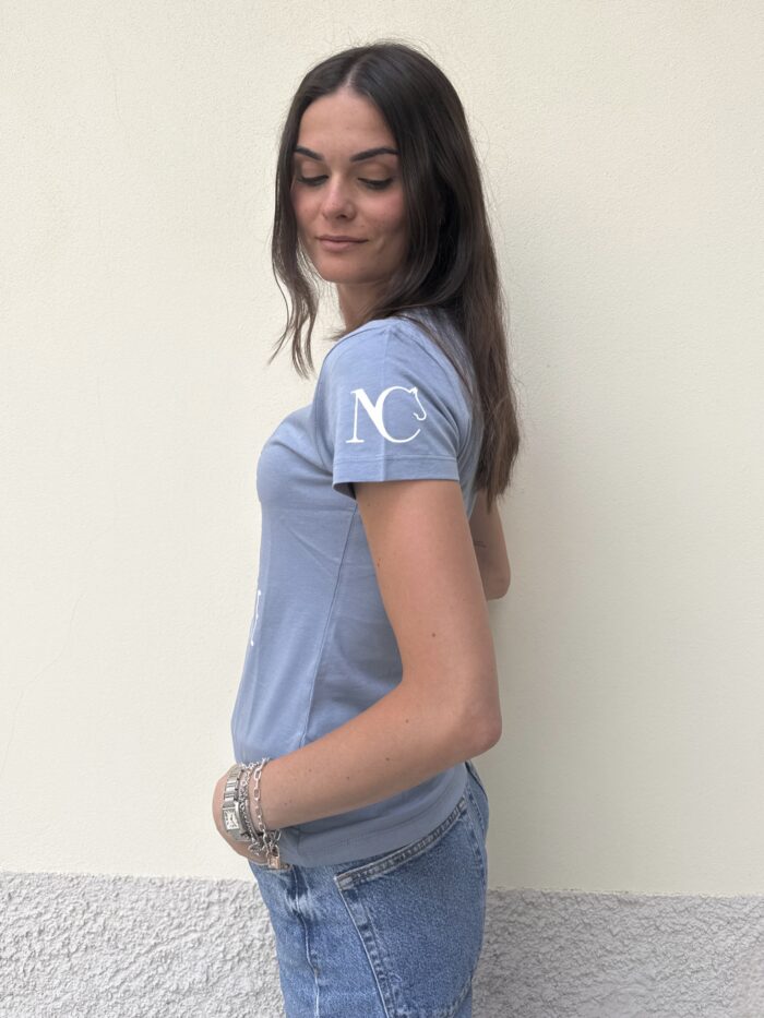 T-Shirt "NATA PER MONTARE, COSTRETTA A STUDIARE" - immagine 2